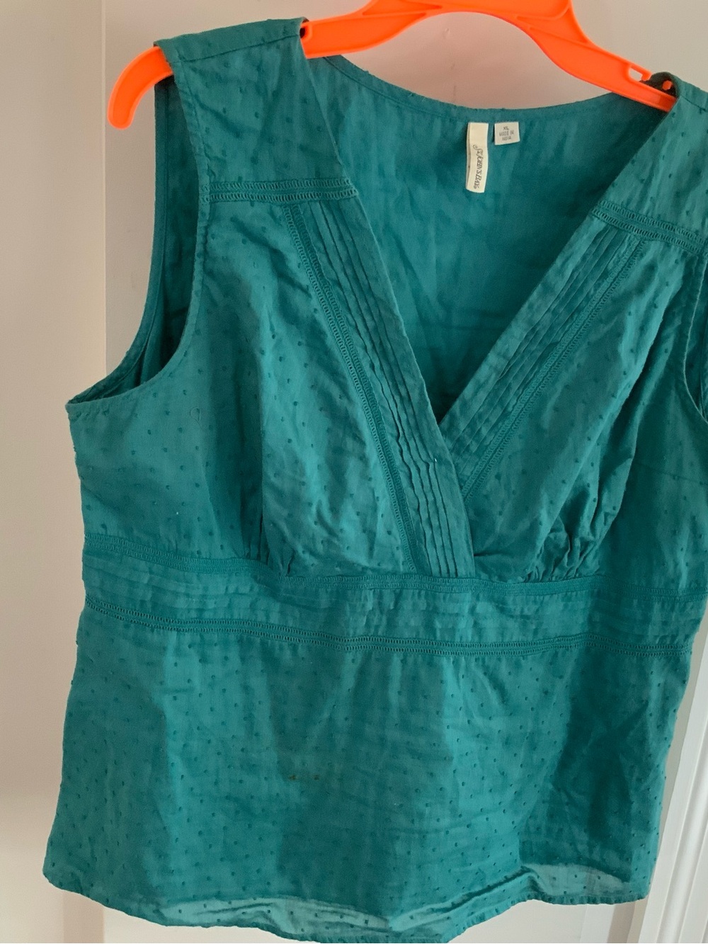St. John’s bay Sleeveless Teal V-Neck Textured Blouse size XL.  SKU 3065